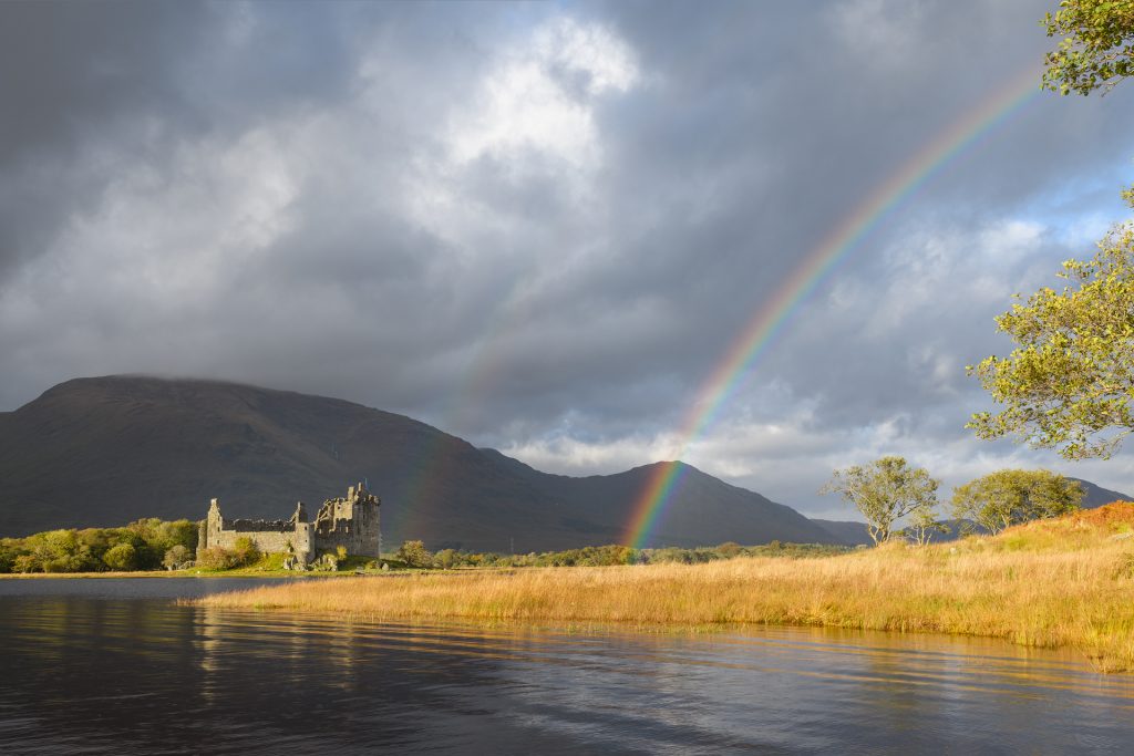 Regenbogen über Kilchurn Castle