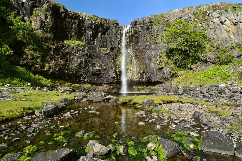 Wasserfall nahe an Loch na Keal