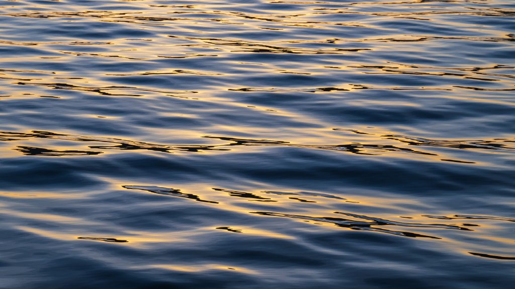 Nachgl&uuml;hen in den Wellen